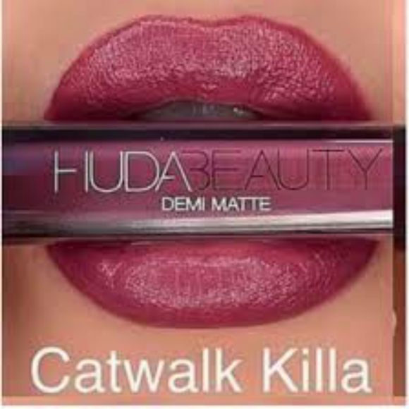 🖤🌟🧚♀️CATWALK KILLA Huda Beauty DISCONTINUED Cream Lipstick NWT - Picture 3 of 7